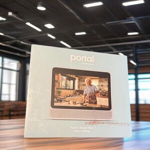 Facebook Portal Smart 10.1” Alexa Video Calling B81AO1WUS - White - Brand New